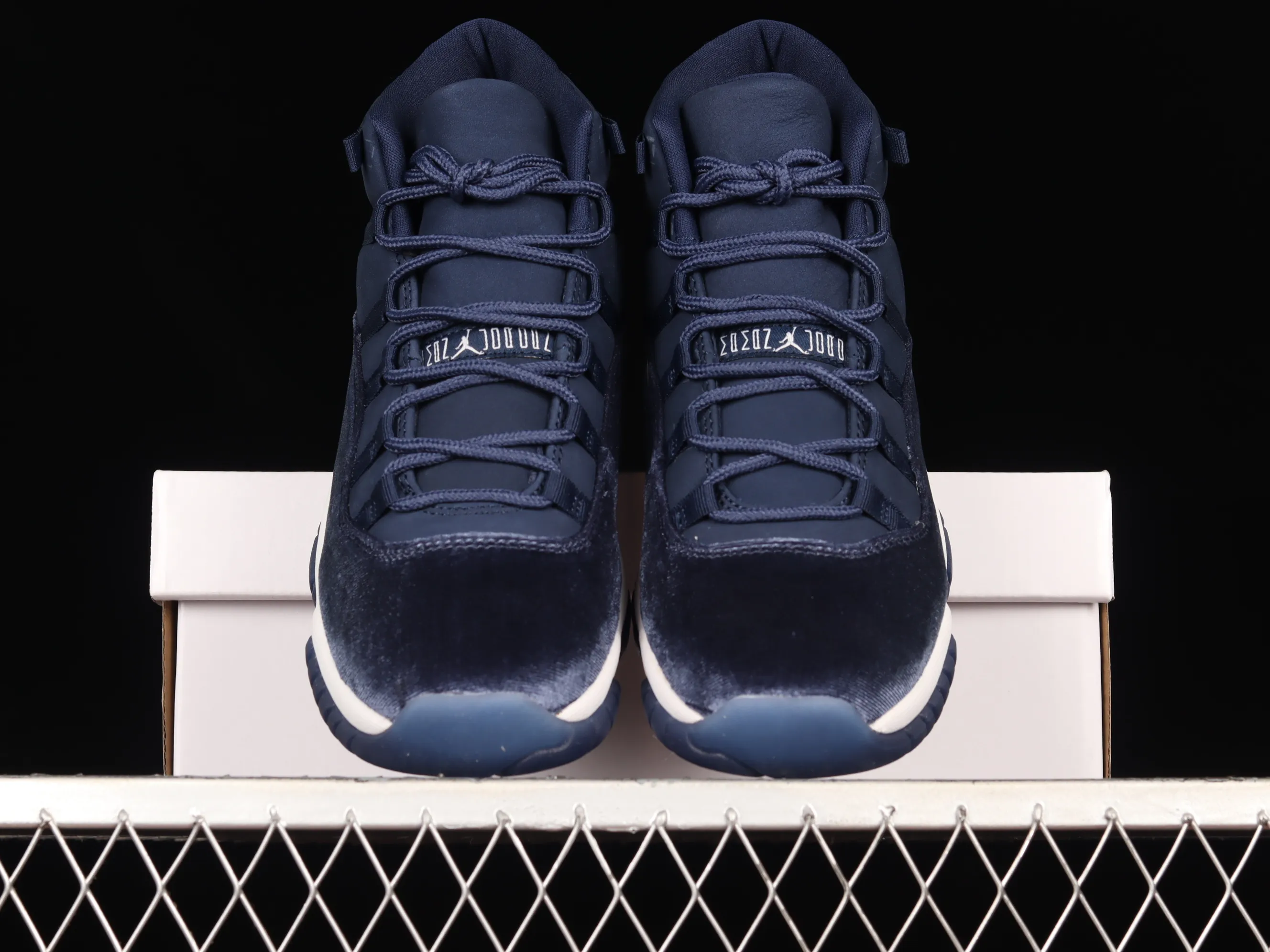All categories Air Jordan Jordan series basketball shoes Air Jordan 11 pure original version Air Jordan 11 Velvet "Midnight Navy" AJ11 Joe 11 midnight blue AR0715-441